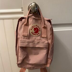 Fjallraven Kånken Blush Pink Kids Mini Backpack